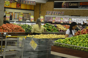 Supermercados e lojas do setor funcionam em mais um feriado - Portal ZUG - Vale do Aço