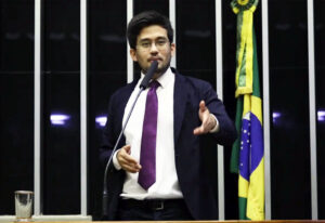 Deputado federal Kim Kataguiri afirma que “o governo Lula começa a cair hoje”