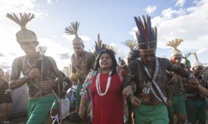 Indígenas chegam em Brasília para o Acampamento Terra Livre - Portal ZUG - Vale do Aço