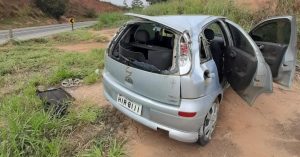 Mulher capota veículo em viaduto de Inhapim