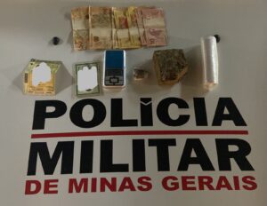 PM de Timóteo prende dois homens por tráfico de drogas