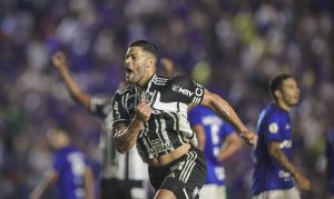 BR-23: Hulk marca em falha de Cabral e Galo vence Cruzeiro em Uberlândia