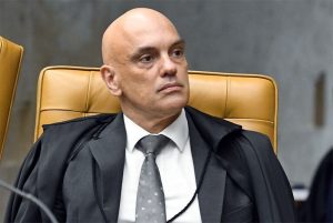 Moraes suspende julgamento de Bolsonaro no TSE