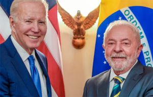 Governo Biden interferiu nas eleições brasileiras de 2022, diz jornal britânico