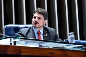 Marcos Do Val pede licença do cargo de senador