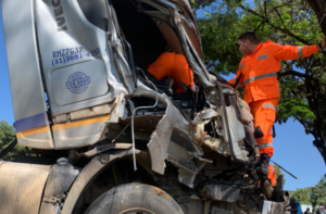 Motorista é socorrido inconsciente em acidente na BR-381, em Ipatinga