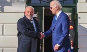 Lula e Biden firmam parceria para proteger trabalhadores, incluindo aplicativos