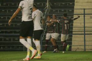 Após classificação no sub-20, volante admite que Fluminense pode melhorar