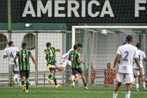 Cruzeiro volta a vencer América-MG e vai às quartas da Copa do Brasil Sub-20Jogada 10