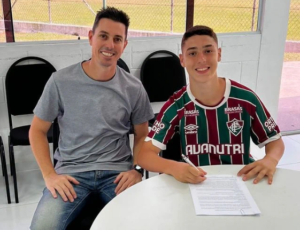 Filho de ex-tricolor, Alessandro Rangel assina contrato com o Fluminense