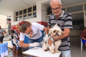 Timóteo vacina cães e gatos contra raiva neste sábado