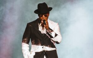 Ne-Yo transporta o Brasil de volta aos anos 2000 com show quente no The Town