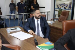 Suplente de Nélio do Abacaxi participa da primeira reunião na Câmara de Fabriciano