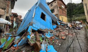 Prédio irregular desaba em Salvador sem deixar vítimas