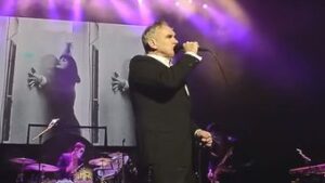 Morrissey é diagnosticado com dengue no México e adia shows no Brasil - Entretenimento