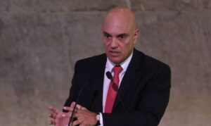 Moraes diz que desinformação na internet põe em risco a democracia