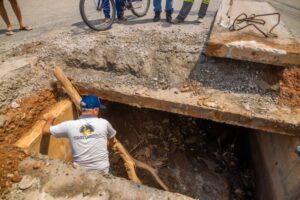 Prefeitura de Ipatinga inicia limpeza em galeria no bairro Bom Jardim