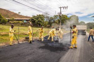 Governo de Ipatinga pavimenta 1 km de avenida nas Chácaras Madalena em parceria com iniciativa privada