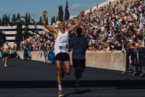 Vanderlei volta à maratona Atenas nos braços do povo grego - 12/11/2023 - Esporte