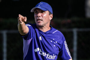 Cruzeiro anuncia demissão do técnico Zé Ricardo - 12/11/2023 - Esporte