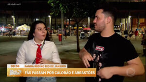 Fãs encaram calor, arrastões e problema técnico para assistir ao show da banda RBD no Rio