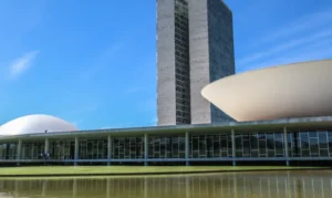 Congresso aprova R$ 15 bi para compensar perda de estados e municípios