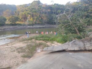 Corpo de jovem é encontrado a seis metros de profundidade em cachoeira de Santana do Manhuaçu