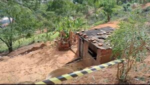 Mulher é encontrada carbonizada em casa em Teófilo Otoni