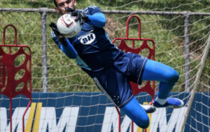 Sem espaço no Cruzeiro, clube negocia goleiro Gabriel Mesquita com Operário