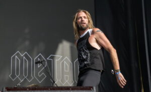 Taylor Hawkins com o Chevy Metal