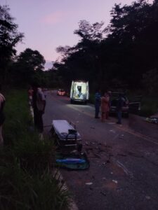 Três pessoas morrem e cinco ficam feridas após batida frontal na MG-217 em Malacacheta; motoristas inabilitados