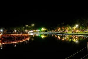 Acendimento das luzes natalinas no Parque Ipanema marca noite festiva no cartão-postal da cidade