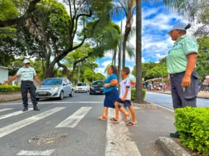 Agentes de trânsito lançam campanha pela segurança dos idosos em Ipatinga