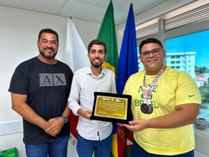 Atleta ipatinguense recebe homenagem da administração municipal