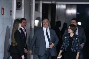 Em carta para senadores, Dino promete atuação técnica e imparcial no Supremo