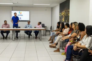 Prefeito Gustavo Nunes faz entrega de kits a Feirantes e artesãos