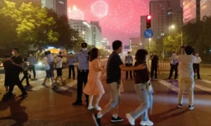 Proibição de fogos de artifício causa polêmica na China