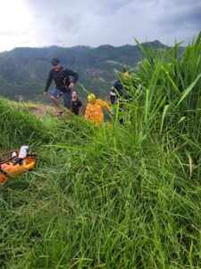 Queda de parapente deixa duas pessoas feridas em Santana do Paraíso