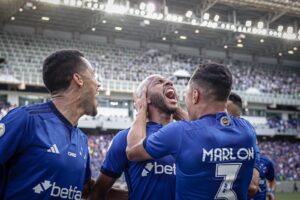 Vasco negocia com atacante do Cruzeiro; torcida vascaína reclama nas redes sociais - Papo na Colina