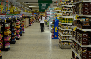 Supermercados devem fechar mais cedo neste domingo, véspera de Natal, em Ipatinga