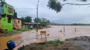 Nível do Rio Doce sobe e começa a atingir bairros em Governador Valadares | Vales de Minas Gerais