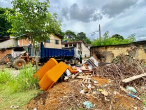 Descarte inapropriado de lixo em terrenos baldios pode resultar em multa em Ipatinga