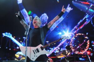 James Hetfield tocando guitarra com o Metallica no Rio de Janeiro