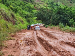 Grande volume de chuva causa estragos em distritos de Governador Valadares; trechos da MG-259 estão interditados