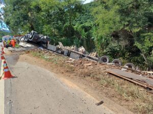 Grave acidente deixa mortos na BR-116, em Manhuaçu