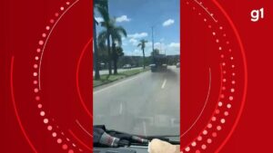 VÍDEO: Caminhão arrasta carro durante briga de trânsito em MG | Vales de Minas Gerais