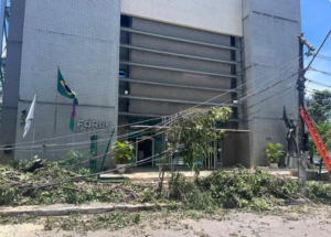 Chuva intensa acompanhada de ventos, causou muita destruição e medo em Ipatinga