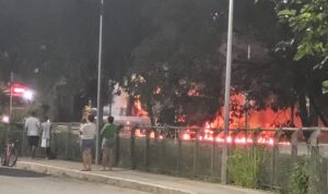 Moradores assustados: Carreta pega fogo na Avenida Sanitária em Fabriciano. Veja vídeo