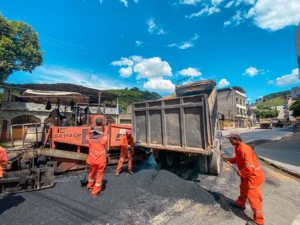 Prefeitura de Ipatinga renova asfalto da rua Carlos Gomes, no Ideal