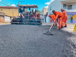 Rua Carlos Gomes, no bairro Ideal em Ipatinga, tem asfalto renovado